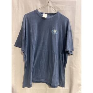 t-shirt with a small graphic of two surfboards Size Y2K Vintage XXL Y2K BR2149